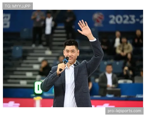 张楠退役后住进北京四合院，每天遛弯比训练还准时