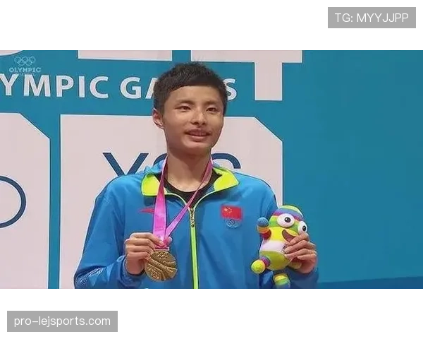 石宇奇训练完直接拎爱马仕去吃米其林？